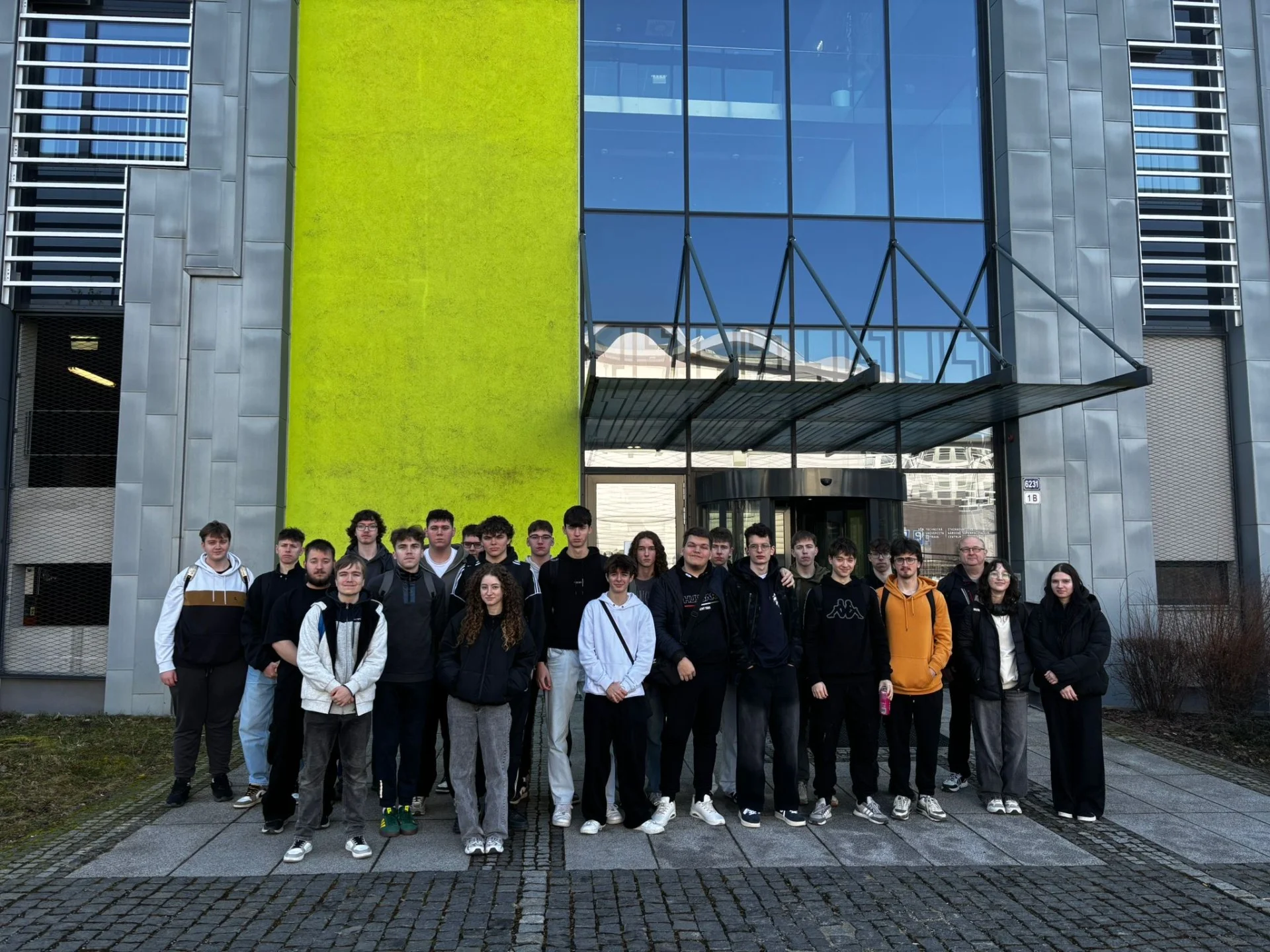 Budoucí IT experti v akci: Exkurze v superpočítačovém centru IT4Innovations